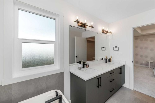 124 Heritage Boulevard, Cochrane, AB - Indoor Photo Showing Bathroom