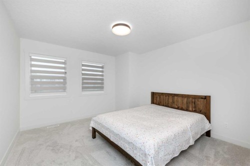 124 Heritage Boulevard, Cochrane, AB - Indoor Photo Showing Bedroom