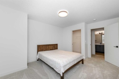 124 Heritage Boulevard, Cochrane, AB - Indoor Photo Showing Bedroom