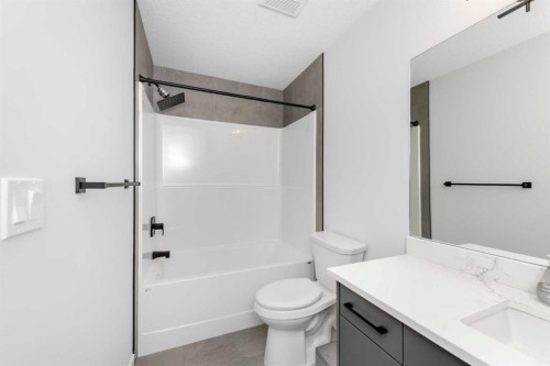 124 Heritage Boulevard, Cochrane, AB - Indoor Photo Showing Bathroom