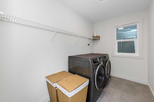 124 Heritage Boulevard, Cochrane, AB - Indoor Photo Showing Laundry Room