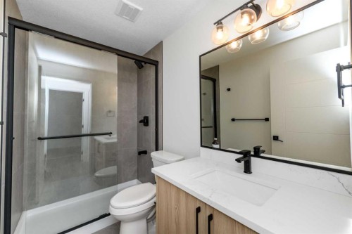 124 Heritage Boulevard, Cochrane, AB - Indoor Photo Showing Bathroom