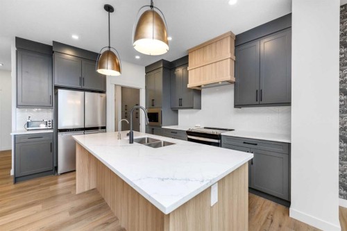 124 Heritage Boulevard, Cochrane, AB - Indoor Photo Showing Kitchen With Double Sink With Upgraded Kitchen