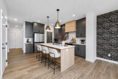124 Heritage Boulevard, Cochrane, AB - Indoor Photo Showing Kitchen With Upgraded Kitchen