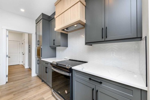 124 Heritage Boulevard, Cochrane, AB - Indoor Photo Showing Kitchen With Upgraded Kitchen