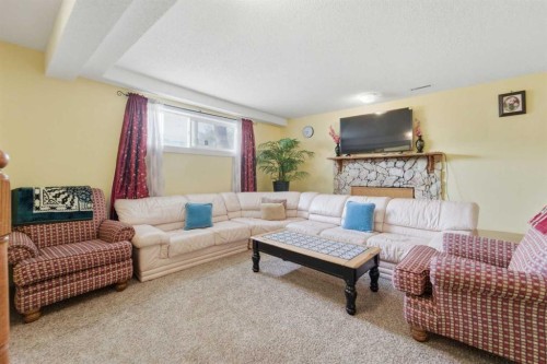 96 Falshire Close Ne, Calgary, AB - Indoor Photo Showing Living Room