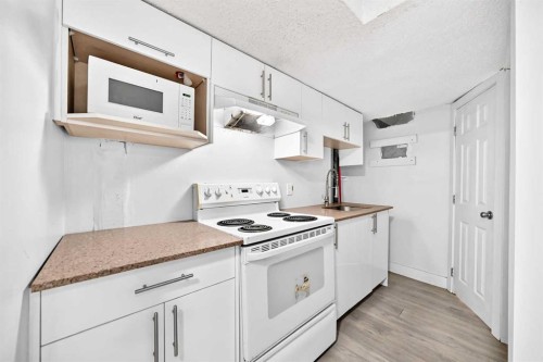 218 Saddlefield Place Ne, Calgary, AB - Indoor Photo Showing Kitchen