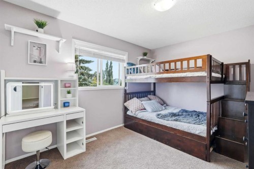 249 Inverness Park Se, Calgary, AB - Indoor Photo Showing Bedroom