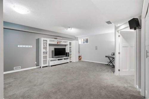 249 Inverness Park Se, Calgary, AB - Indoor