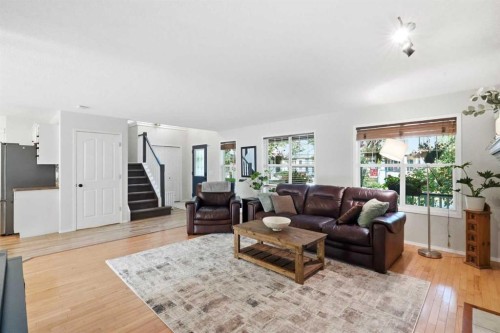 249 Inverness Park Se, Calgary, AB - Indoor Photo Showing Living Room