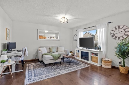 624 Cranston Drive Se, Calgary, AB - Indoor Photo Showing Living Room