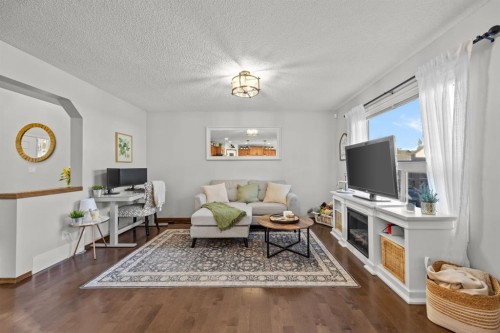 624 Cranston Drive Se, Calgary, AB - Indoor Photo Showing Living Room