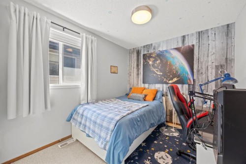 624 Cranston Drive Se, Calgary, AB - Indoor Photo Showing Bedroom