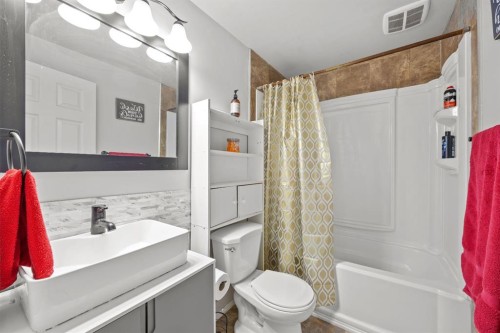 624 Cranston Drive Se, Calgary, AB - Indoor Photo Showing Bathroom