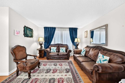 617 Whitewood Road Ne, Calgary, AB - Indoor Photo Showing Living Room