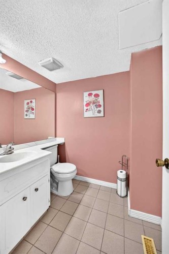 617 Whitewood Road Ne, Calgary, AB - Indoor Photo Showing Bathroom