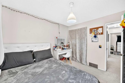 617 Whitewood Road Ne, Calgary, AB - Indoor Photo Showing Bedroom