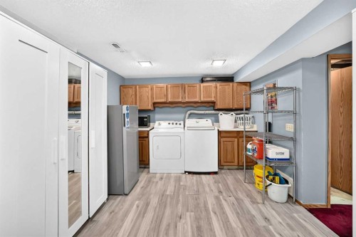 617 Whitewood Road Ne, Calgary, AB - Indoor Photo Showing Kitchen