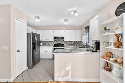 617 Whitewood Road Ne, Calgary, AB - Indoor Photo Showing Kitchen