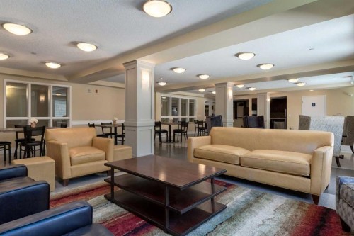 132-500 Rocky Vista Gardens Nw, Calgary, AB - Indoor Photo Showing Living Room