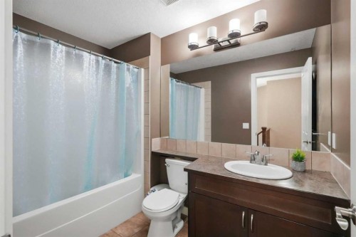 509 New Brighton Drive Se, Calgary, AB - Indoor Photo Showing Bathroom