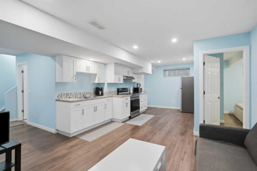 509 New Brighton Drive Se, Calgary, AB - Indoor Photo Showing Kitchen