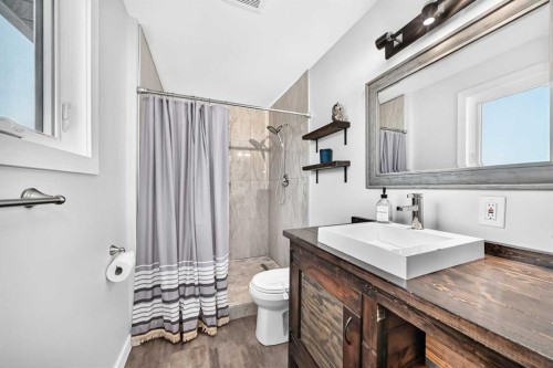 31 Taylor Way Se, Airdrie, AB - Indoor Photo Showing Bathroom