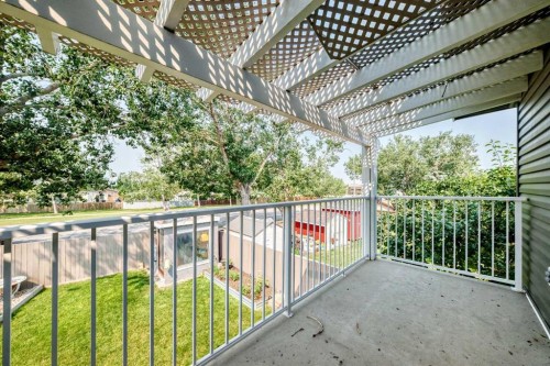 31 Taylor Way Se, Airdrie, AB - Outdoor With Exterior