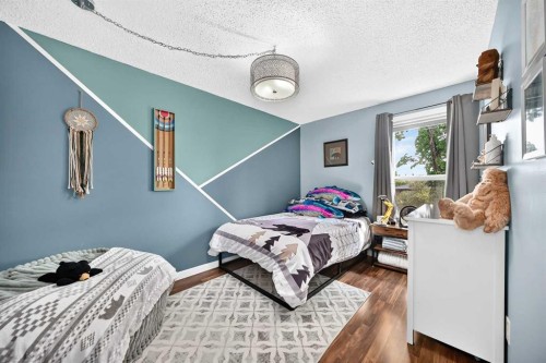 31 Taylor Way Se, Airdrie, AB - Indoor Photo Showing Bedroom