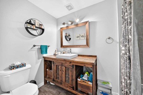 31 Taylor Way Se, Airdrie, AB - Indoor Photo Showing Bathroom
