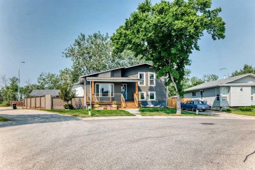 31 Taylor Way Se, Airdrie, AB - Outdoor With Deck Patio Veranda
