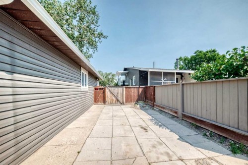 31 Taylor Way Se, Airdrie, AB - Outdoor With Exterior