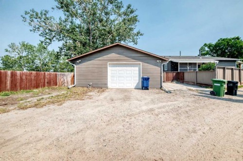 31 Taylor Way Se, Airdrie, AB - Outdoor