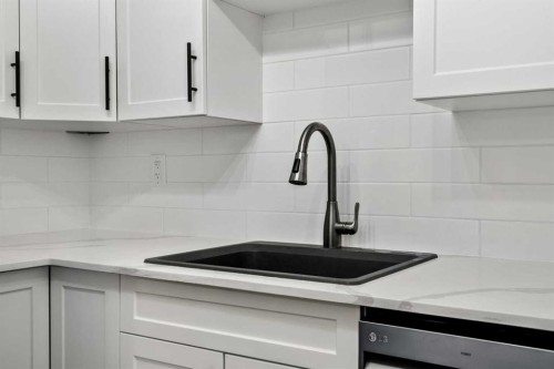 40-3809 45 Street Sw, Calgary, AB - Indoor Photo Showing Kitchen With Upgraded Kitchen