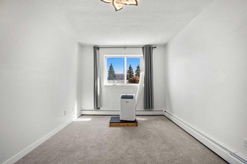 40-3809 45 Street Sw, Calgary, AB - Indoor Photo Showing Other Room