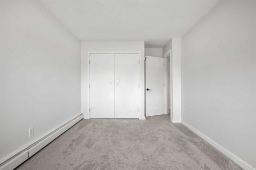 40-3809 45 Street Sw, Calgary, AB - Indoor Photo Showing Other Room