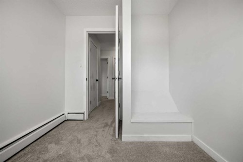 40-3809 45 Street Sw, Calgary, AB - Indoor Photo Showing Other Room