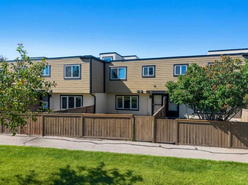 40-3809 45 Street Sw, Calgary, AB - Outdoor