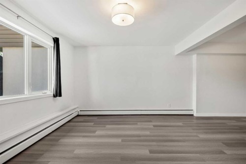 40-3809 45 Street Sw, Calgary, AB - Indoor Photo Showing Other Room