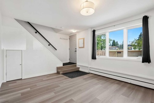 40-3809 45 Street Sw, Calgary, AB - Indoor Photo Showing Other Room