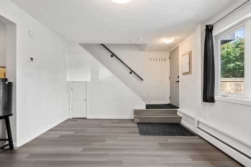 40-3809 45 Street Sw, Calgary, AB - Indoor Photo Showing Other Room