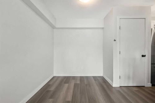 40-3809 45 Street Sw, Calgary, AB - Indoor Photo Showing Other Room