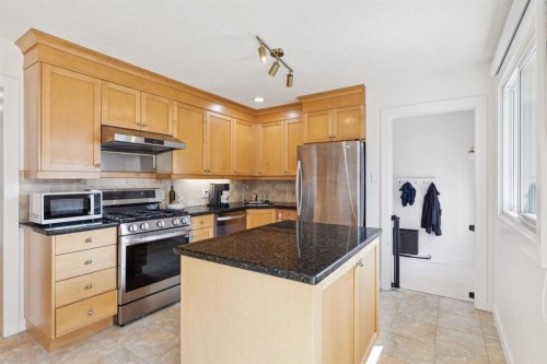 4927 10 Avenue Sw, Calgary, AB - Indoor Photo Showing Kitchen