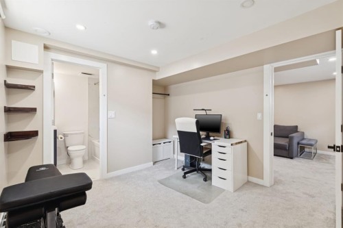 4927 10 Avenue Sw, Calgary, AB - Indoor Photo Showing Office