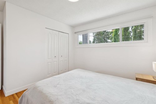 4927 10 Avenue Sw, Calgary, AB - Indoor Photo Showing Bedroom
