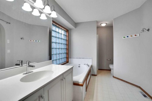 207 Citadel Peak Circle Nw, Calgary, AB 