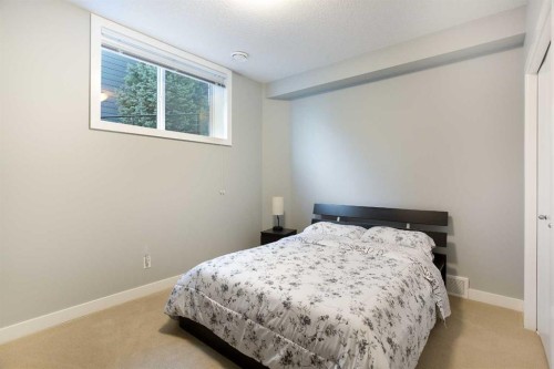 136 Rainbow Falls Glen, Chestermere, AB 