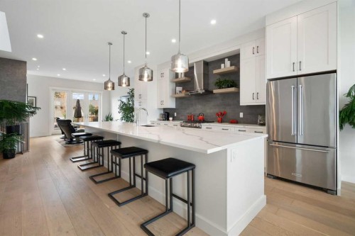 1141 Renfrew Drive Ne, Calgary, AB - Indoor Photo Showing Kitchen With Upgraded Kitchen