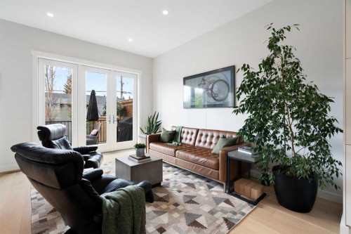 1141 Renfrew Drive Ne, Calgary, AB - Indoor Photo Showing Living Room
