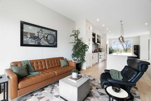 1141 Renfrew Drive Ne, Calgary, AB - Indoor Photo Showing Living Room